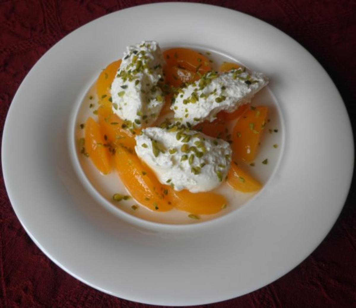 Quarknocken auf beschwipsten Aprikosen - Rezept - kochbar.de