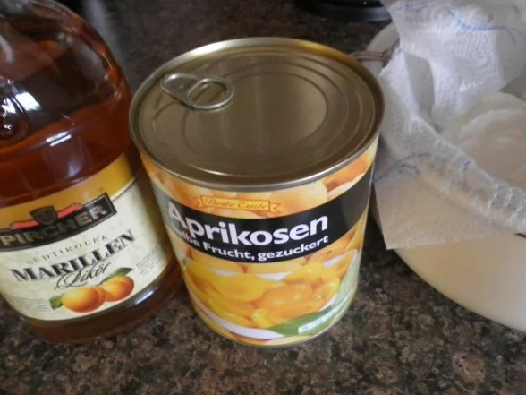 Quarknocken auf beschwipsten Aprikosen - Rezept - Bild Nr. 3