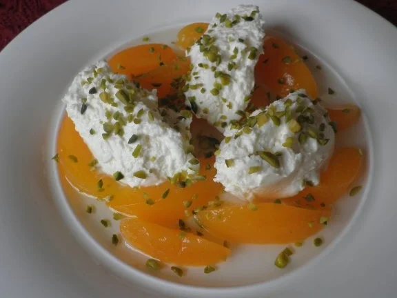 Quarknocken auf beschwipsten Aprikosen - Rezept - Bild Nr. 2