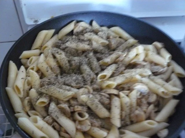 Rezept: Penne mit Champignons und Schafskäse Bild Nr. 6 Penne mit Champignons und Schafskäse - Rezept - Bild Nr. 6