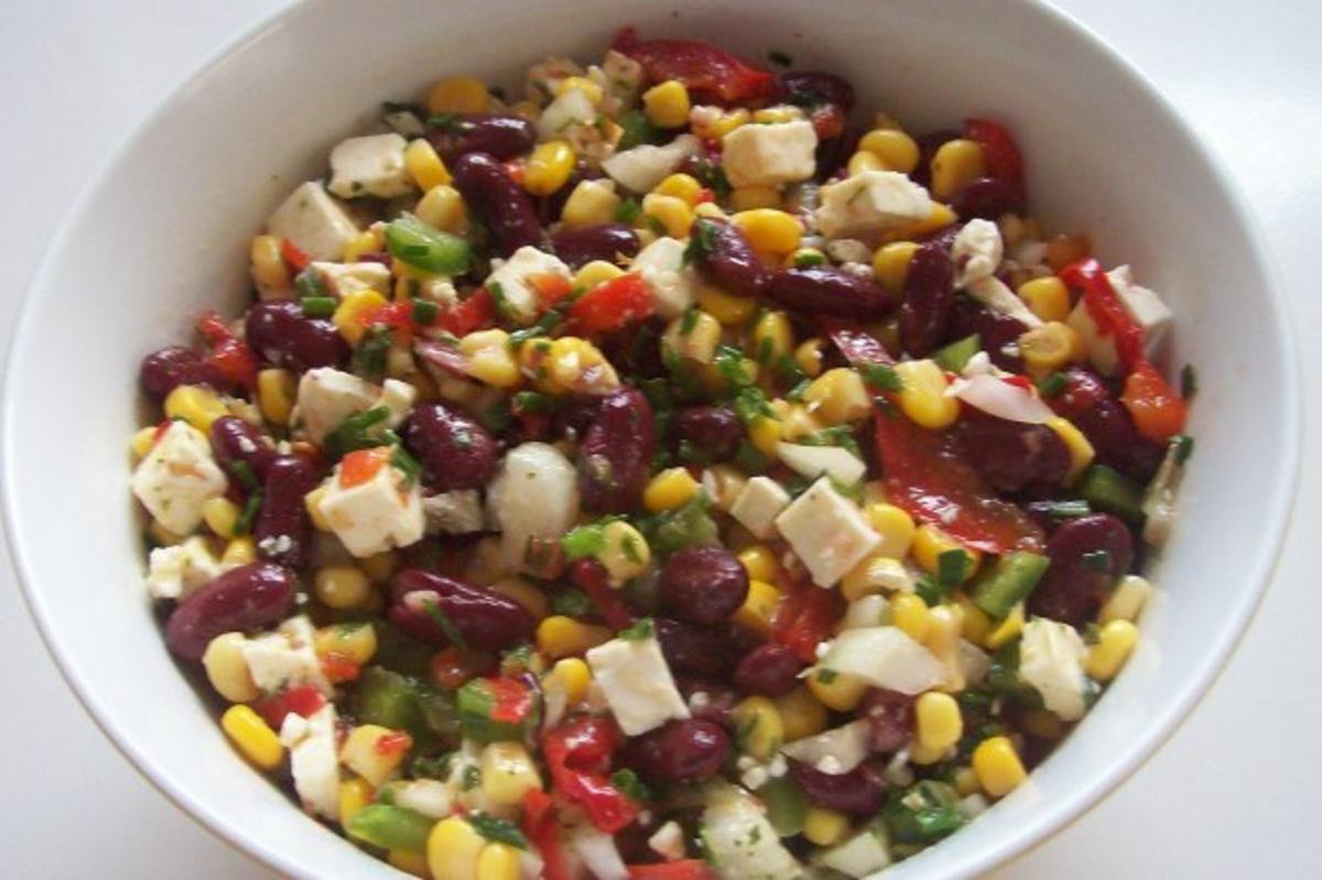 Bunter Salat mit Kidneybohnen, Mais und Feta - Rezept