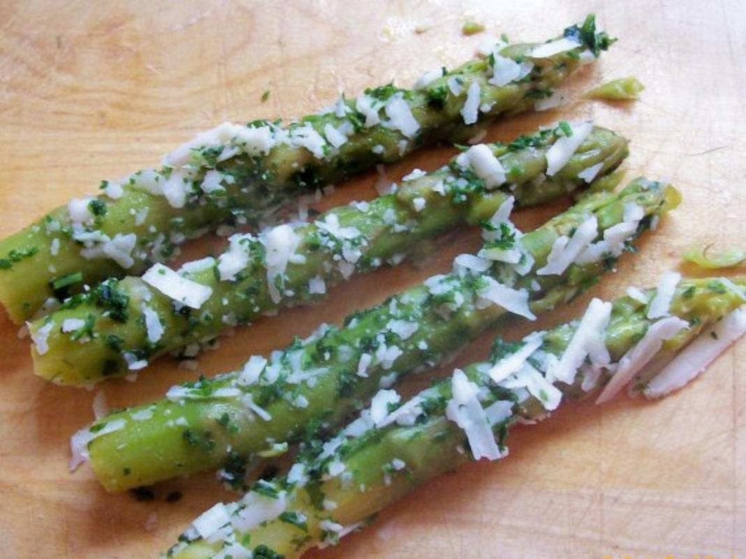 Vorspeise: Gratinierter grüner Spargel mit Proscuitto - schnell ...
