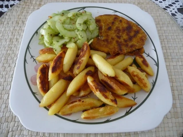 Fleischlos : Sojaschnitzel mit Schupfnudeln und Gurkensalat - Rezept