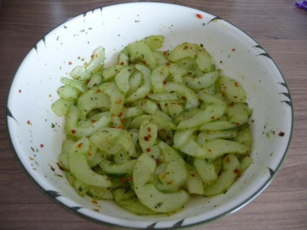 Fleischlos : Sojaschnitzel mit Schupfnudeln und Gurkensalat - Rezept - Bild Nr. 3