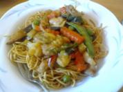 Chinesische Nudeln mit GEmüse und Hähnchen - Rezept