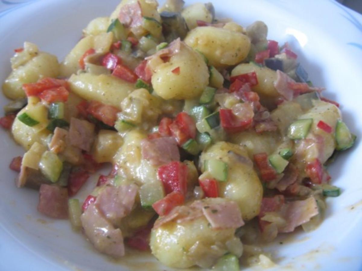 Bilder für Gnocchi-Pfanne mit Zucchini und Paprika - Rezept