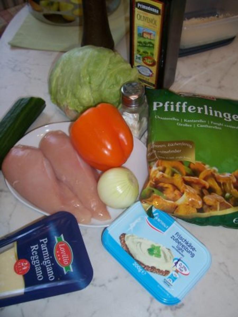 Scharfes Hähnchen mit Pfifferlingen und Erbsen, dazu ein frischer Salat - Rezept - Bild Nr. 2