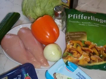 Rezept: Scharfes Hähnchen mit Pfifferlingen und Erbsen, dazu ein frischer Salat Bild Nr. 2 Scharfes Hähnchen mit Pfifferlingen und Erbsen, dazu ein frischer Salat - Rezept - Bild Nr. 2