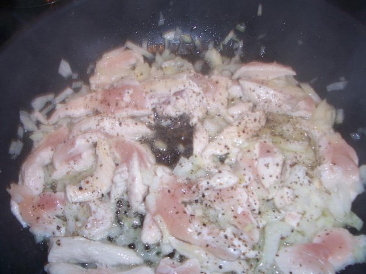 Scharfes Hähnchen mit Pfifferlingen und Erbsen, dazu ein frischer Salat - Rezept - Bild Nr. 3