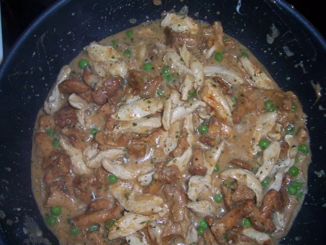 Rezept: Scharfes Hähnchen mit Pfifferlingen und Erbsen, dazu ein frischer Salat Bild Nr. 7 Scharfes Hähnchen mit Pfifferlingen und Erbsen, dazu ein frischer Salat - Rezept - Bild Nr. 7