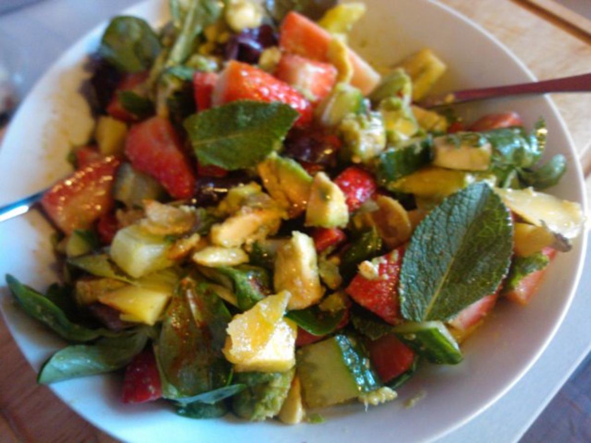 Avocado-Mango-Salat mit Erdbeeren - Rezept - Bild Nr. 2