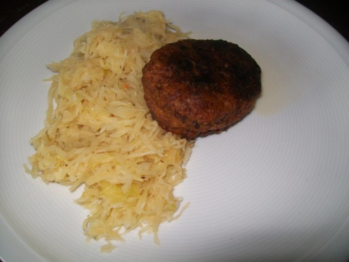 Bilder für Sauerkraut mit Frikadellen - Rezept