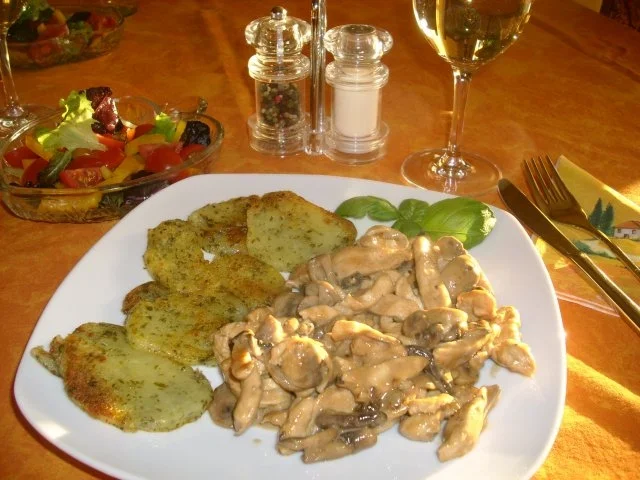 Kräutertaler mit Puten-Champignons>> - Rezept