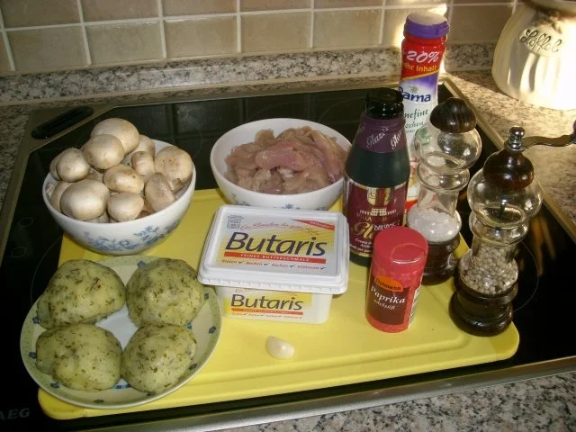 Kräutertaler mit Puten-Champignons>> - Rezept - Bild Nr. 2