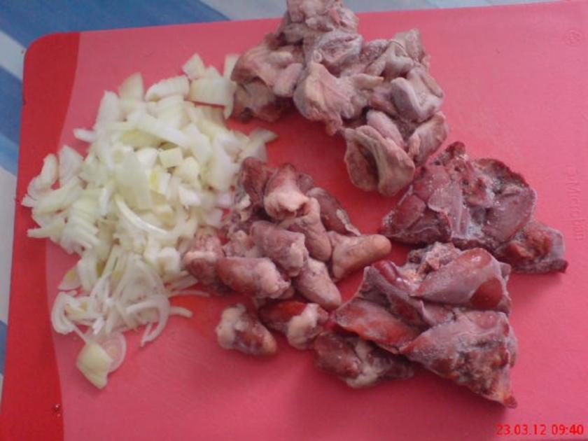 Hähnchen-Innereien-RAGUET mit Reis und Porreegemüse - Rezept - kochbar.de