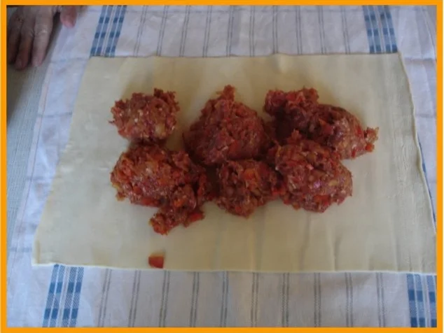 Rezept: Hackfleischpastete mit Käsesauce und Feldsalat Bild Nr. 9 Hackfleischpastete mit Käsesauce und Feldsalat - Rezept - Bild Nr. 9