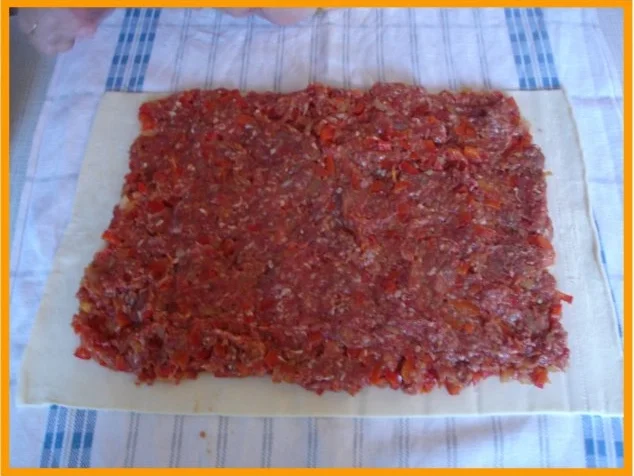 Rezept: Hackfleischpastete mit Käsesauce und Feldsalat Bild Nr. 10 Hackfleischpastete mit Käsesauce und Feldsalat - Rezept - Bild Nr. 10