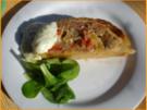 Hackfleischpastete mit Käsesauce und Feldsalat - Rezept
