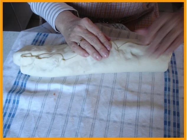 Rezept: Hackfleischpastete mit Käsesauce und Feldsalat Bild Nr. 16 Hackfleischpastete mit Käsesauce und Feldsalat - Rezept - Bild Nr. 16