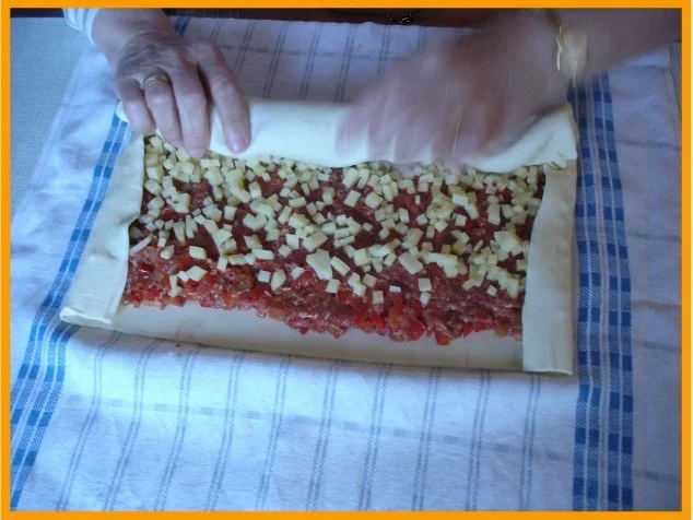 Rezept: Hackfleischpastete mit Käsesauce und Feldsalat Bild Nr. 14 Hackfleischpastete mit Käsesauce und Feldsalat - Rezept - Bild Nr. 14