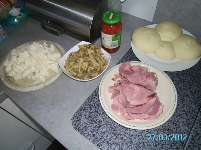 Prosciutto-Funghi Pizza - Rezept - Bild Nr. 3