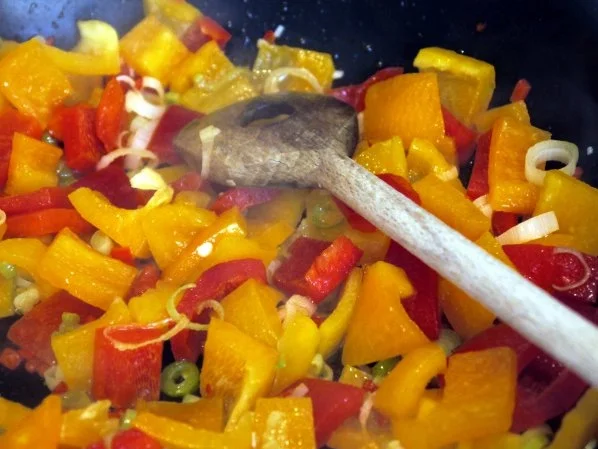 Fruchtziege im Huhn, dazu knackiges Paprika-Ebly-Gemüse - Rezept - Bild Nr. 9