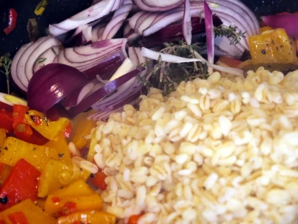 Fruchtziege im Huhn, dazu knackiges Paprika-Ebly-Gemüse - Rezept - Bild Nr. 10