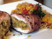 Fruchtziege im Huhn, dazu knackiges Paprika-Ebly-Gemüse - Rezept