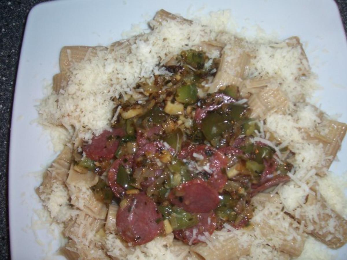Pasta mit Knoblauch, Salami und Paprika - Rezept - Bild Nr. 6