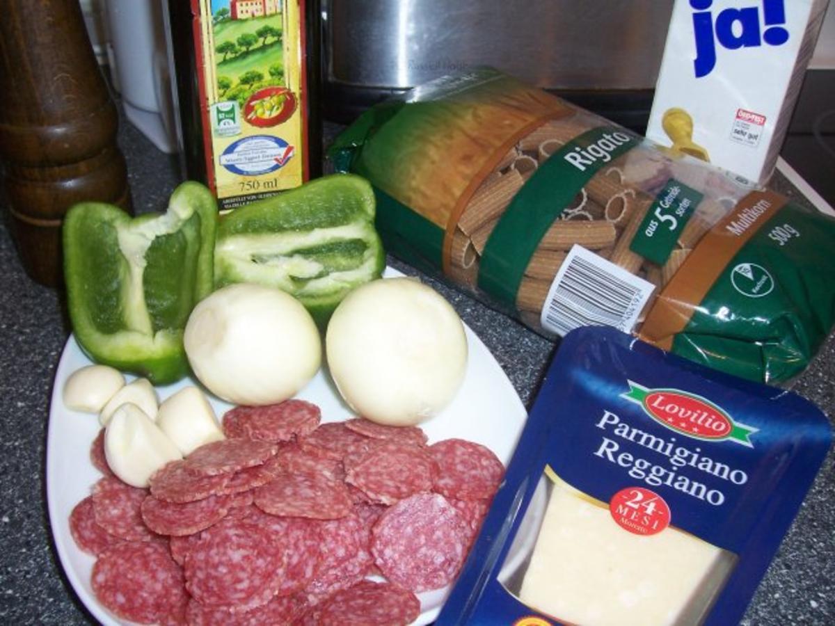 Pasta mit Knoblauch, Salami und Paprika - Rezept - Bild Nr. 2
