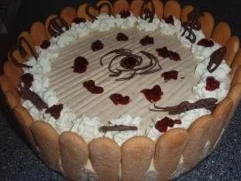 Rezept: Charlotte mit Kastanien-Sahne-Creme Charlotte mit Kastanien-Sahne-Creme - Rezept