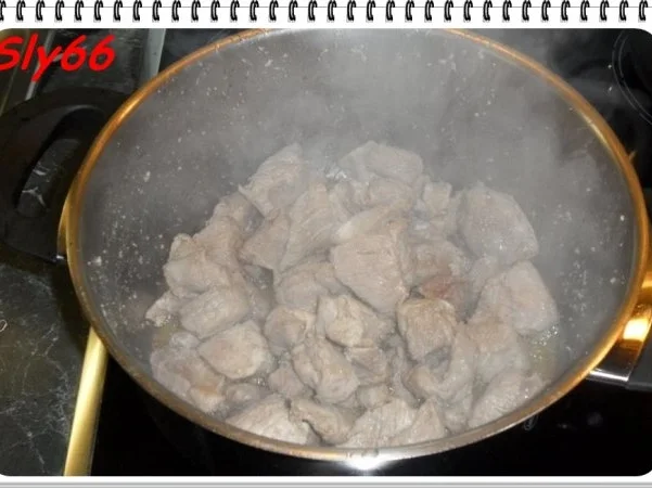Rezept: Fleischgerichte:Schweinegulasch Bild Nr. 7 Fleischgerichte:Schweinegulasch - Rezept - Bild Nr. 7