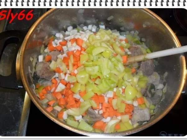 Rezept: Fleischgerichte:Schweinegulasch Bild Nr. 10 Fleischgerichte:Schweinegulasch - Rezept - Bild Nr. 10