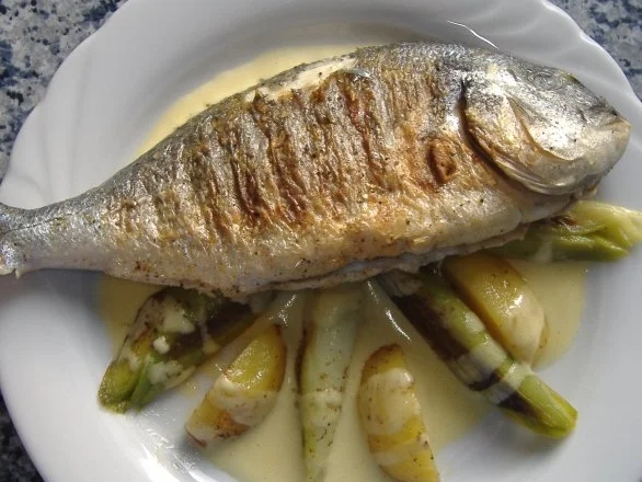 Dorade mit Lauch und Avgolemono - Rezept - Bild Nr. 2