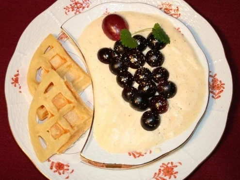Rezept: Fränkische Weincrème mit Waffeln Fränkische Weincrème mit Waffeln - Rezept