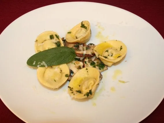 Rezept: Cappelletti mit Edelpilzen Cappelletti mit Edelpilzen - Rezept