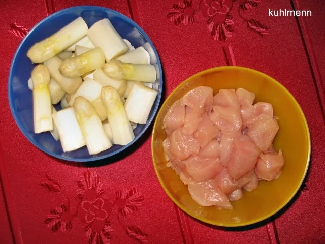 Hähnchen und Spargel in Pesto/Käse-Soße - Rezept - Bild Nr. 3