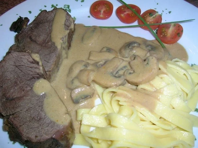 Rahmbraten (vom falschen Filet mitChampignons (einfach ... nur lecker so finden wir) - Rezept - Bild Nr. 2