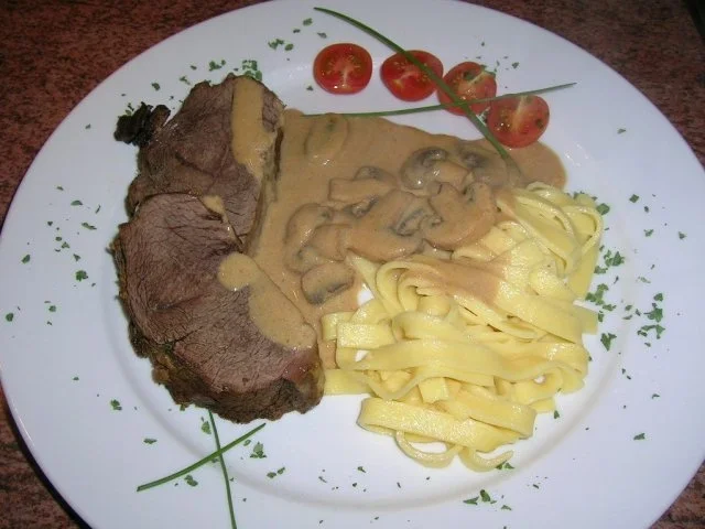 Rahmbraten (vom falschen Filet mitChampignons (einfach ... nur lecker so finden wir) - Rezept