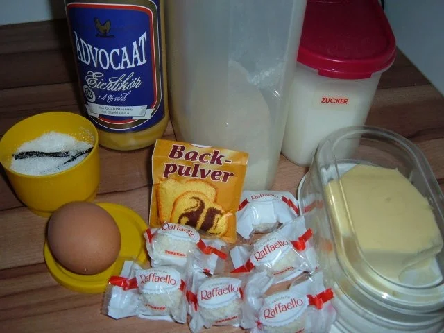 Kuchen : Mit Eierlikör und Raffaellos - Rezept - Bild Nr. 2