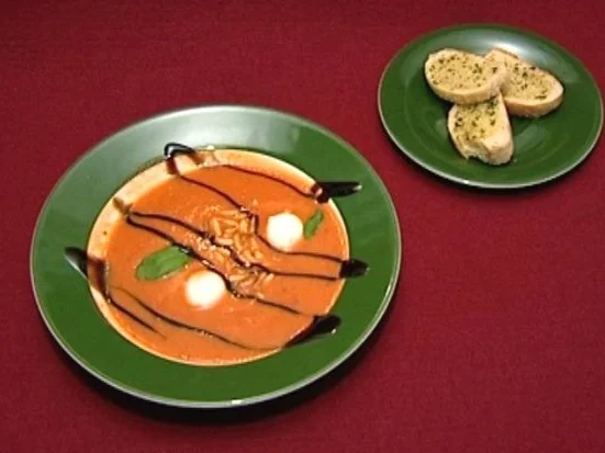 Tomatensuppe mit Basilikum-Ciabatta (Rolf Zacher) - Rezept