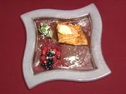 Gefüllte Crêpes mit flambierten Waldbeeren und Chantili-Crème, dazu Vanilleeis (Jay Khan) - Rezept