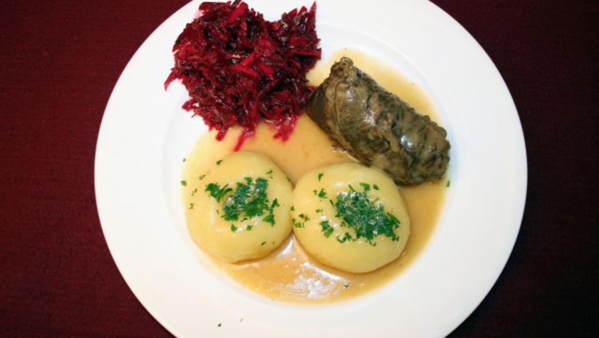 Fleischrolle mit Kartoffelklöße und Kartoffeln - Rezept mit Bild ...