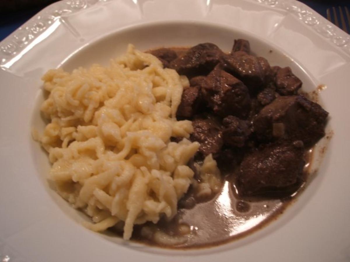 Rehgulasch Mit Reh Fleisch Frisch Und Zwiebel Gewurfelt Rezept Mit Bild Kochbar De