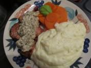 Kasselerkoteletts mit Möhren, Kräutersauce und Kartoffelpüree - Rezept