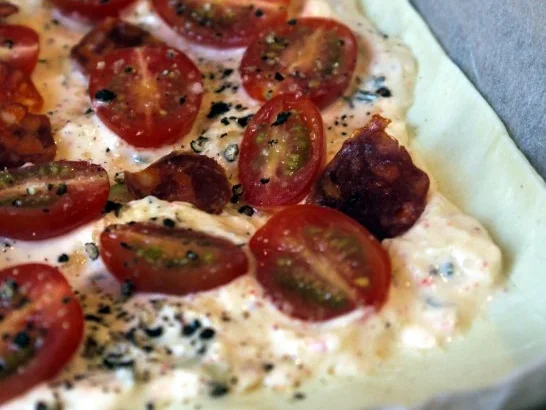 Chorizo und Tomaten auf Blätterteig - Rezept - Bild Nr. 7