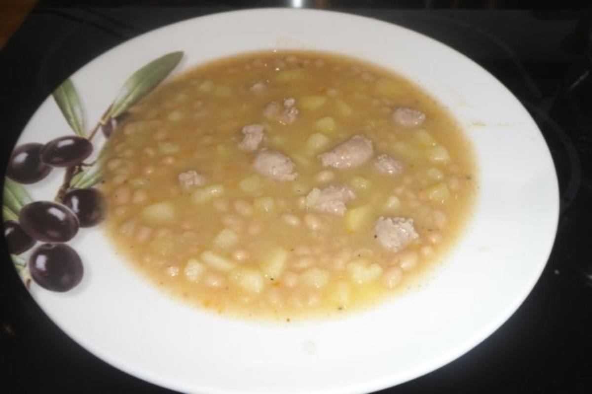 Bilder für Bohnensuppe weiße Bohnensuppe mit Fleischbällchen... super schnell und einfach... Rezept