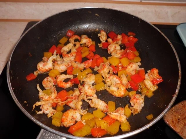 Rezept: Pfannengericht: Omlette mit Paprika und Flusskrebsschwänzen Bild Nr. 3 Pfannengericht: Omlette mit Paprika und Flusskrebsschwänzen - Rezept - Bild Nr. 3
