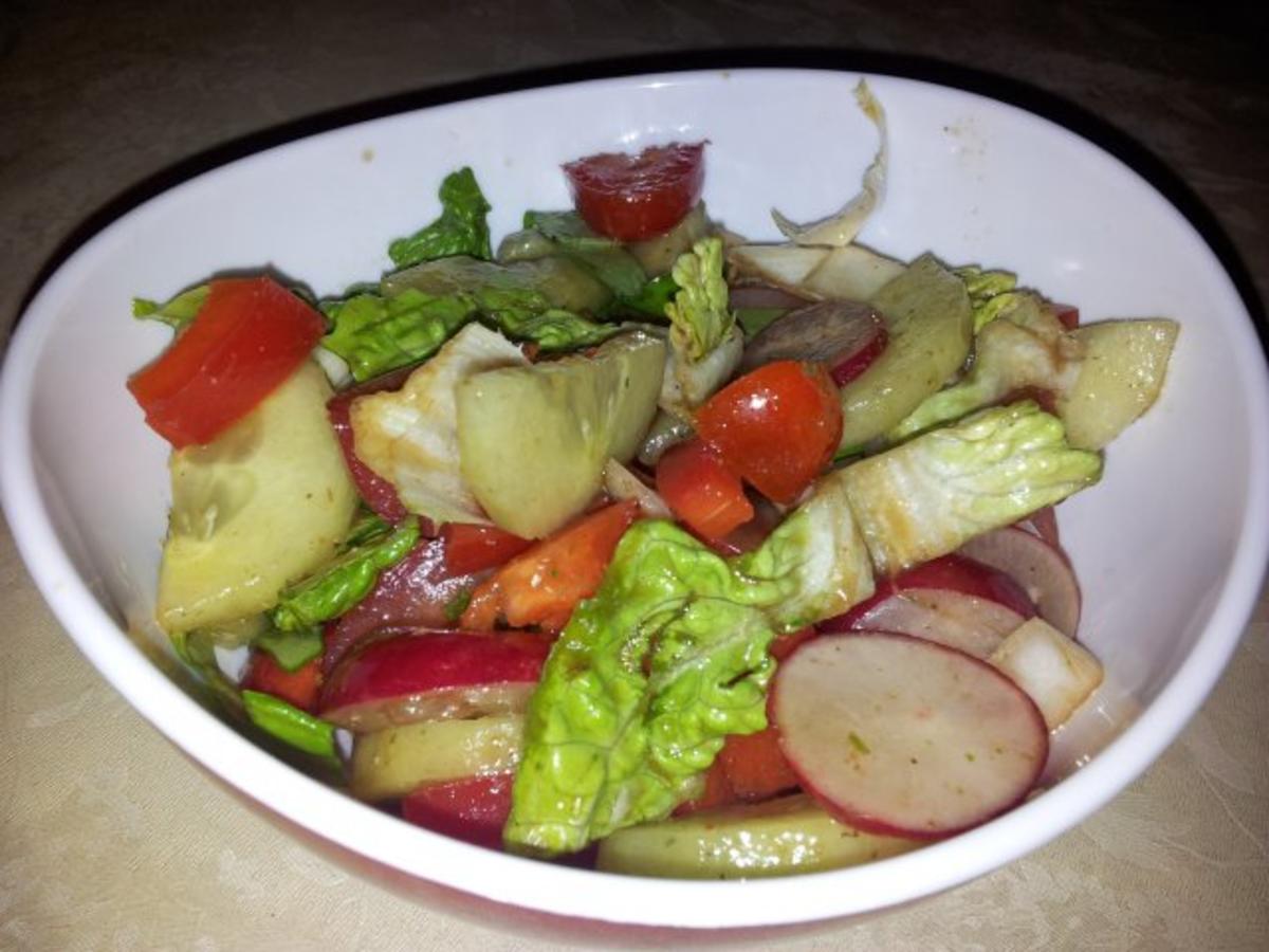 Gemüse-Salat mit Radischen, Balsamico-Essig, Knoblauch  + Kräutern - Rezept - Bild Nr. 13