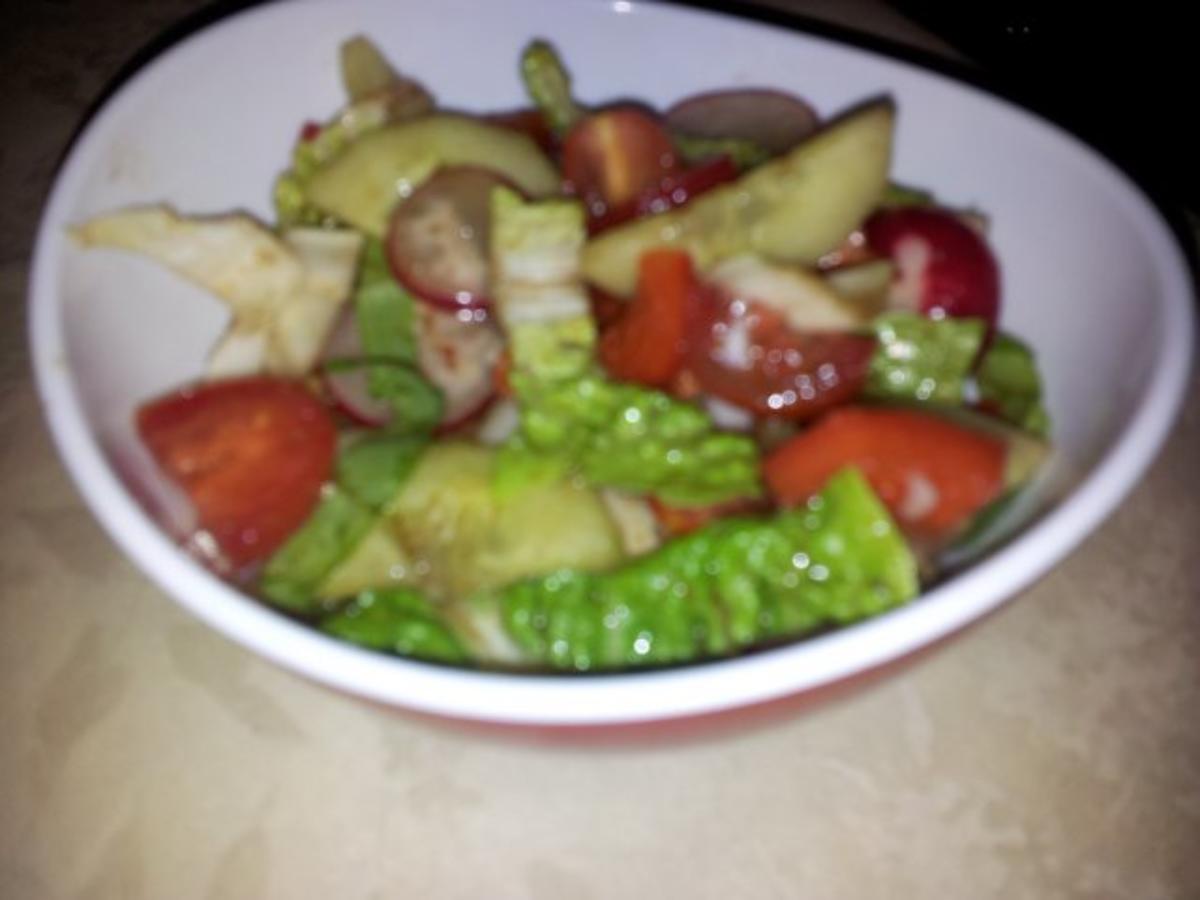 Gemüse-Salat mit Radischen, Balsamico-Essig, Knoblauch  + Kräutern - Rezept - Bild Nr. 8